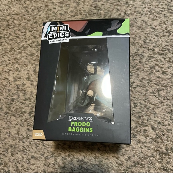 Frodo Baggins Epic Mini Collectible Figure - Picture 7 of 8